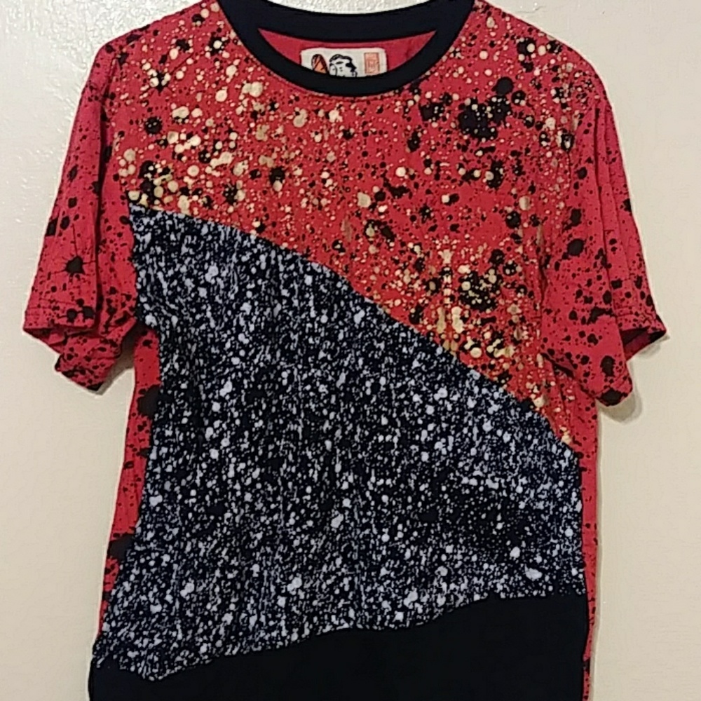 Red black white and gold splatter t-shirt